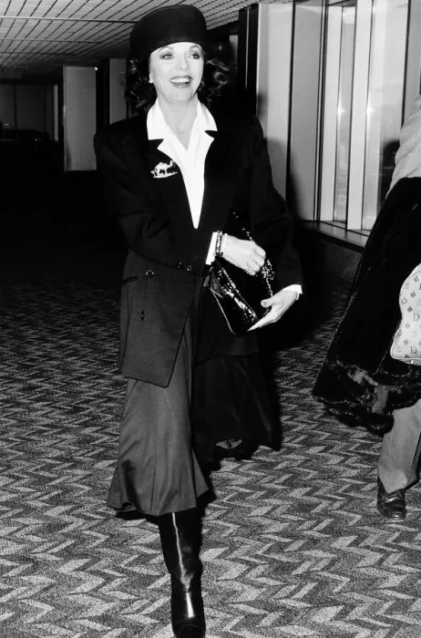 Framed Print : Joan Collins actress starred in Dynasty arrives at Heathrow, February 1988