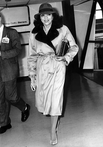 Joan Collins actress trys to sneak off to Paris, April 1988