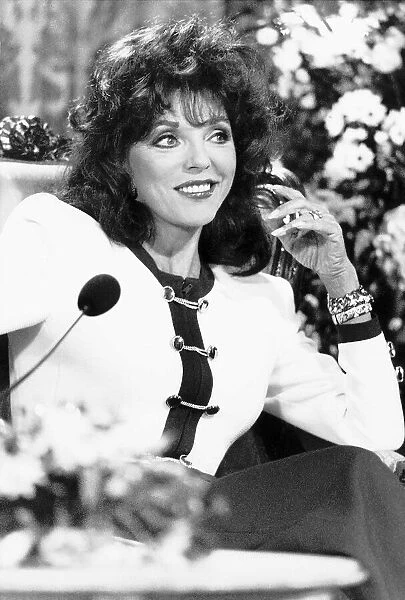 Joan Collins attends the Cafe Royal, October 1988
