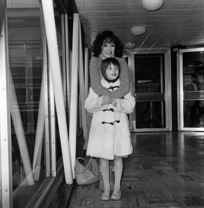 Framed Print : Joan Collins at Heathrow Airport with her daughter Katyana after a holiday in the Bahamas Framed Print : Joan Collins at Heathrow Airport with her daughter Katyana after a holiday in the Bahamas