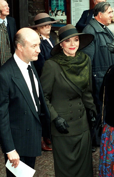 JOAN COLLINS AT LAURENCE OLIVIER MEMORIAL SERVICE AT WESTMINSTER ABBEY
