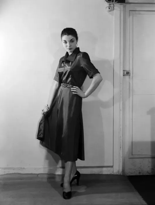 Framed Print : Joan Collins, modelling for Daily Herald Women Sence Feature, 31st December 1951