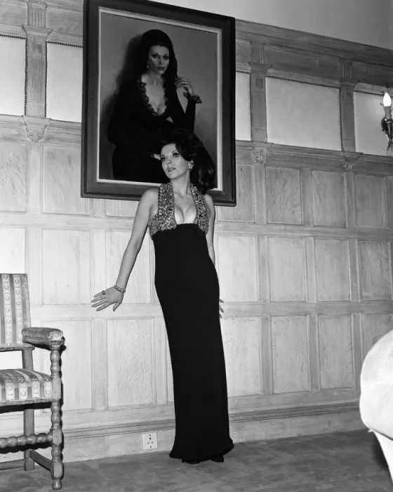 Framed Print : Joan Collins in the Park Street flat she has rented, wearing her favourite evening dress