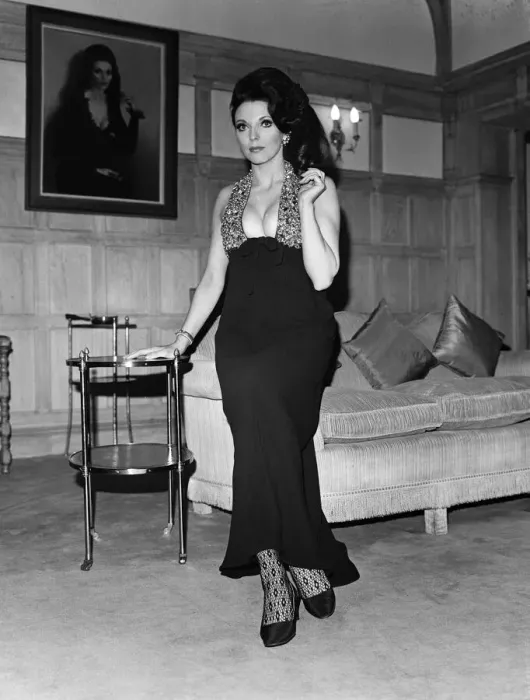 Framed Print : Joan Collins in the Park Street flat she has rented, wearing her favourite evening dress