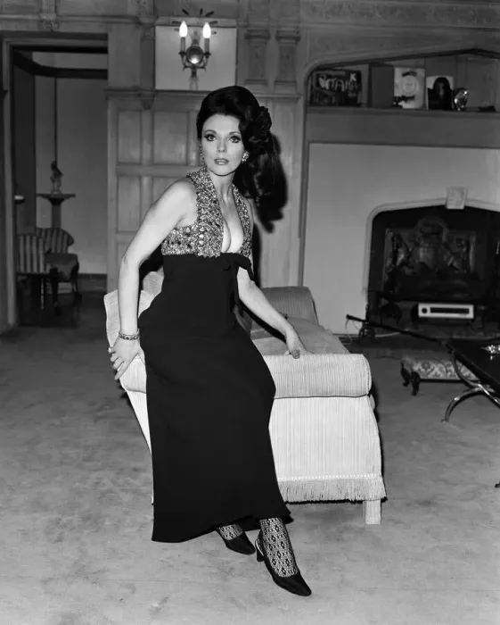 Framed Print : Joan Collins in the Park Street flat she has rented, wearing her favourite evening dress
