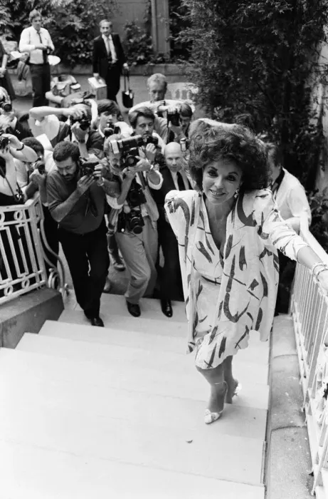 Framed Print : Joan Collins promoting her new television series Sins'. 4th September 1987