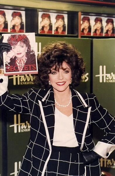 Joan Collins at My Secrets book signing in Harrods - January 1994 (95  /  549)