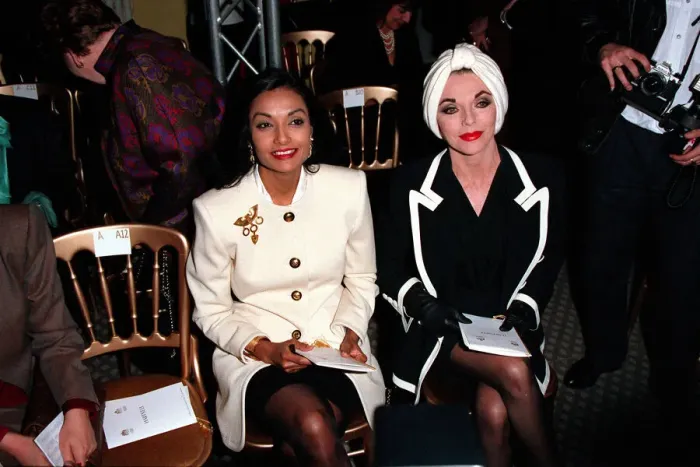 Framed Print : JOAN COLLINS AND SHAKIRA CAINE AT MARTNELL FASHION SHOW 24 / 01 / 1991 Framed Print : JOAN COLLINS AND SHAKIRA CAINE AT MARTNELL FASHION SHOW 24 / 01 / 1991
