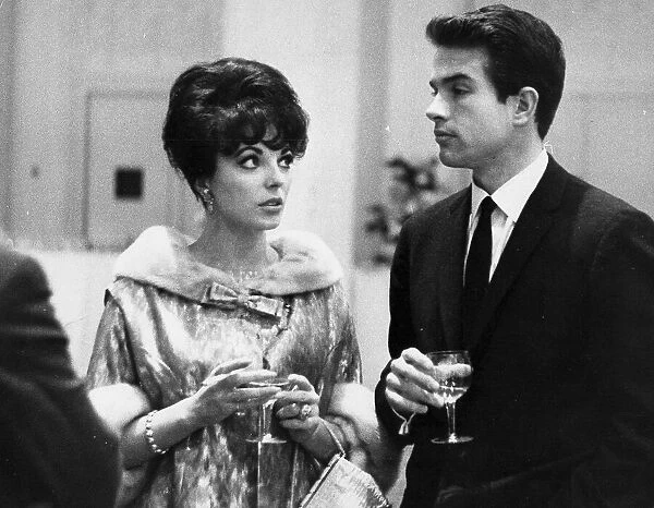 Joan Collins and Warren Beatty at her sister Jackie Collins wedding - December 1960