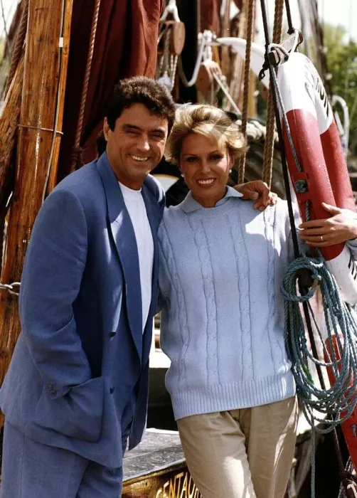Framed Print : Joanna Lumley Actress with Actor Ian McShane Framed Print : Joanna Lumley Actress with Actor Ian McShane