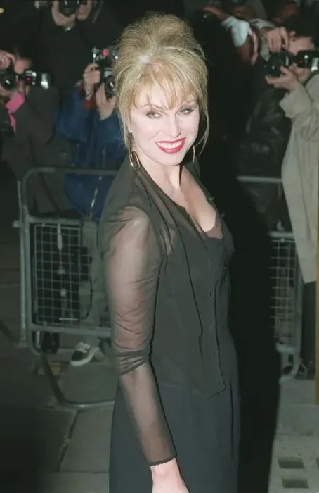  : Joanna Lumley Actress March 98 Actress arriving at the royal albert hall to hear