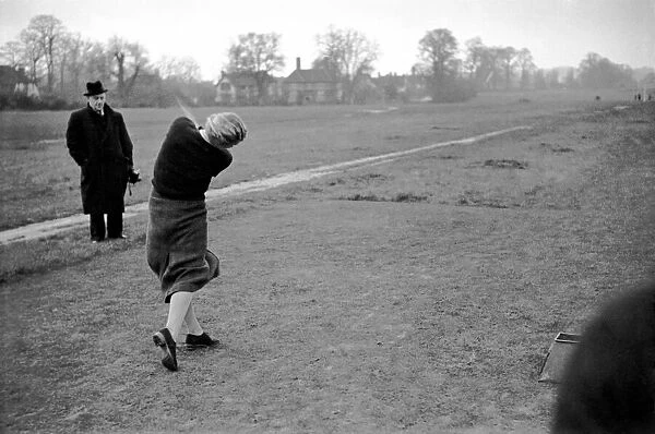 Jockey Gordon Richards seen here playing golf at Romford. October 1937 OL304J-002