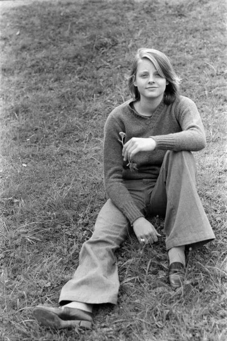 Framed Print : Jodie Foster on the set of Candleshoe'at Compton Wynyates house, Warwickshire Framed Print : Jodie Foster on the set of Candleshoe'at Compton Wynyates house, Warwickshire