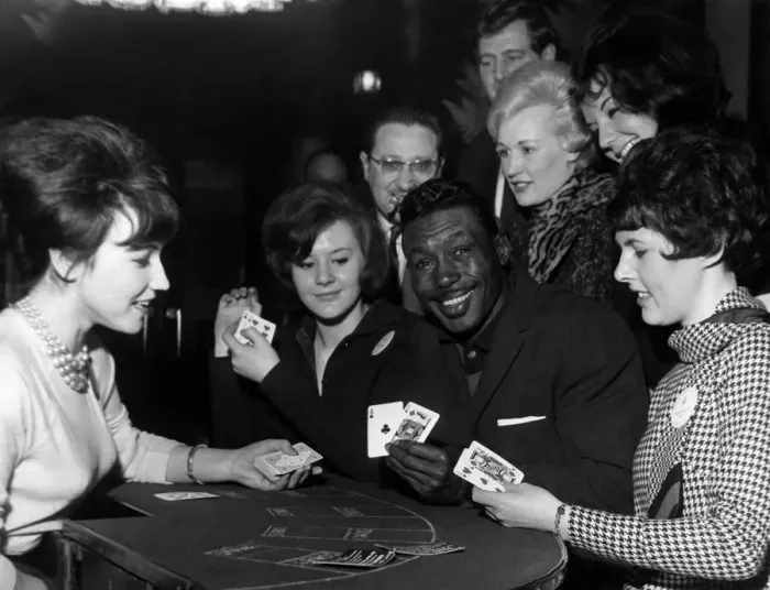 Framed Print : Joe Brown, ex world light weight champion, had a game of Black Jack before training Framed Print : Joe Brown, ex world light weight champion, had a game of Black Jack before training