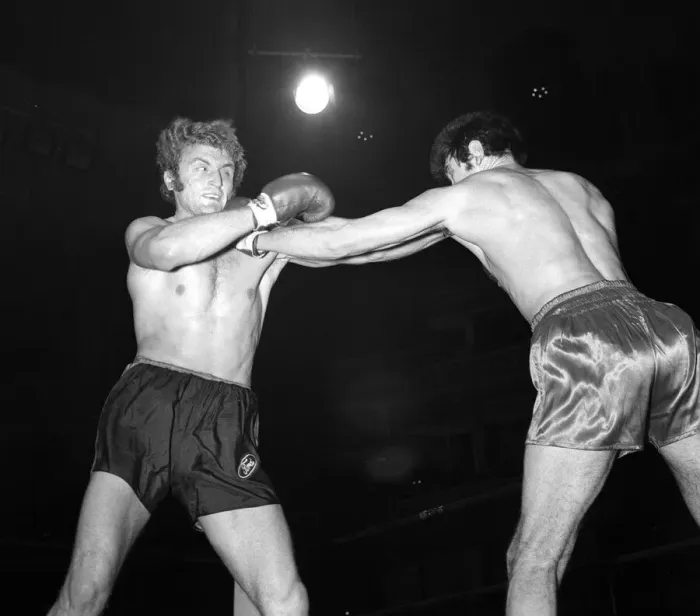 Framed Print : Joe Bugner Heavyweight Boxer January 1971 fighting Carl Gizzi at Royal Albert Hall Framed Print : Joe Bugner Heavyweight Boxer January 1971 fighting Carl Gizzi at Royal Albert Hall