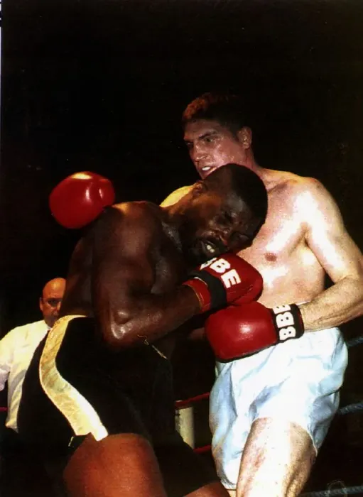 Framed Print : Joe Bugner Jnr fights Denroy refereed by Dave Parris Bugner wins Framed Print : Joe Bugner Jnr fights Denroy refereed by Dave Parris Bugner wins