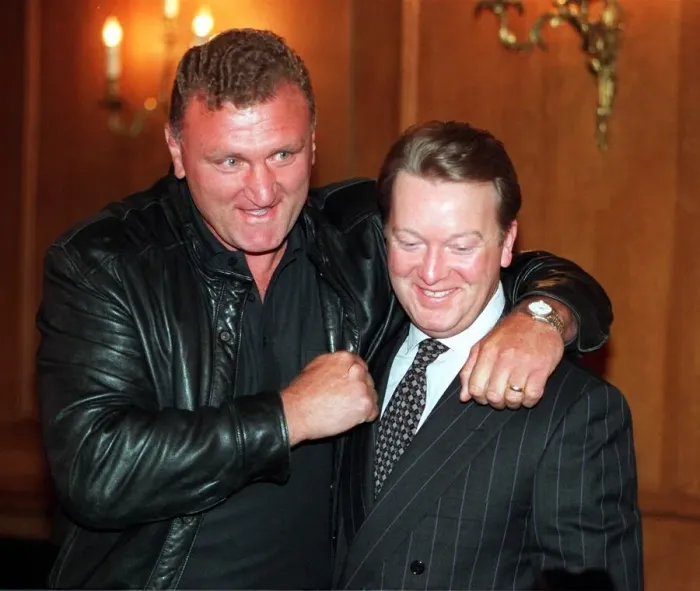 Framed Print : Joe Bugner with promoter Frank Warren before his fight with Scott Welch in Berlin Framed Print : Joe Bugner with promoter Frank Warren before his fight with Scott Welch in Berlin
