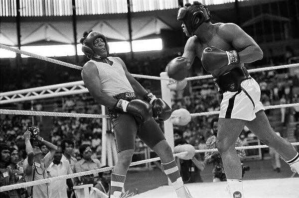 Joe Bugner v. Muhammad Ali in Kuala Lumpar. Ali sparring with Jimmy Ellis