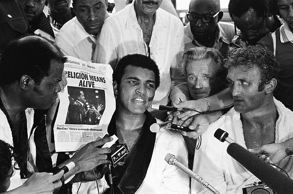 Joe Bugner v. Muhammad Ali in Kuala Lumpar. Press Conference after the fight