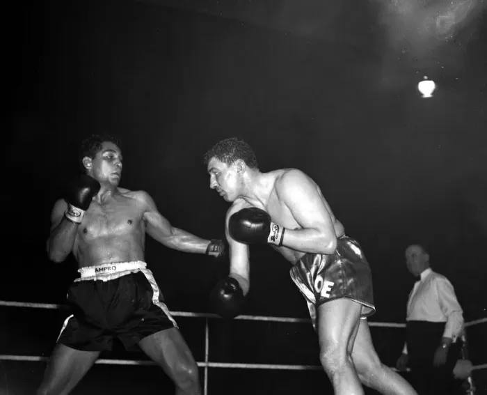 Framed Print : Joe Erskin of Wales throws a right at American Willie Pastrano when they met on the 24th Framed Print : Joe Erskin of Wales throws a right at American Willie Pastrano when they met on the 24th