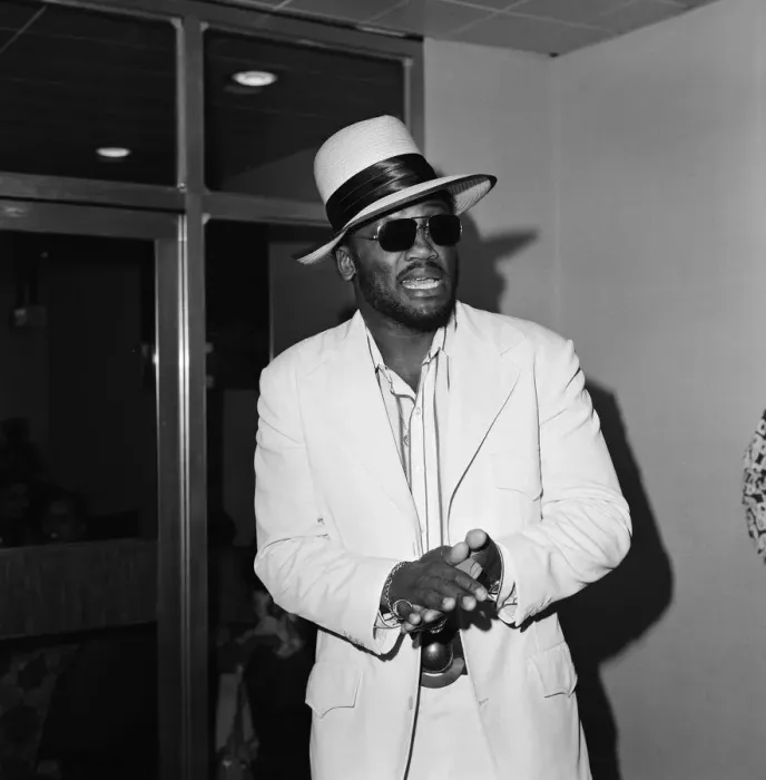 Framed Print : Joe Frazier at Heathrow airport, wearing dark glasses, still covering the injured eye Framed Print : Joe Frazier at Heathrow airport, wearing dark glasses, still covering the injured eye