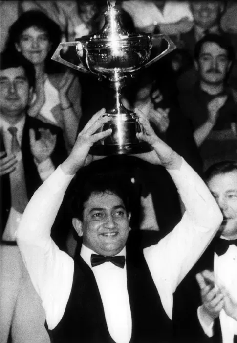 Framed Print : Joe Johnson holds aloft the trophy after winning the World Snooker Championships Final Framed Print : Joe Johnson holds aloft the trophy after winning the World Snooker Championships Final