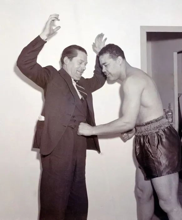 Framed Print : Joe Louis with Peter Wilson SP at Earls Court Boxer boxing