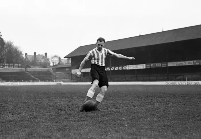 Framed Print : Joe Mallett Southampton Football Player, 1946-1953. 223 Appearances, 3 Goals Framed Print : Joe Mallett Southampton Football Player, 1946-1953. 223 Appearances, 3 Goals