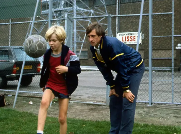 Framed Print : Johan Cruyff with 8 year old son Jordi September 1982 Framed Print : Johan Cruyff with 8 year old son Jordi September 1982