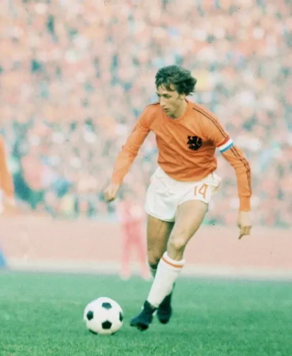 Framed Print : Johan Cruyff Holland 1974 World Cup Holland V Argentina Framed Print : Johan Cruyff Holland 1974 World Cup Holland V Argentina