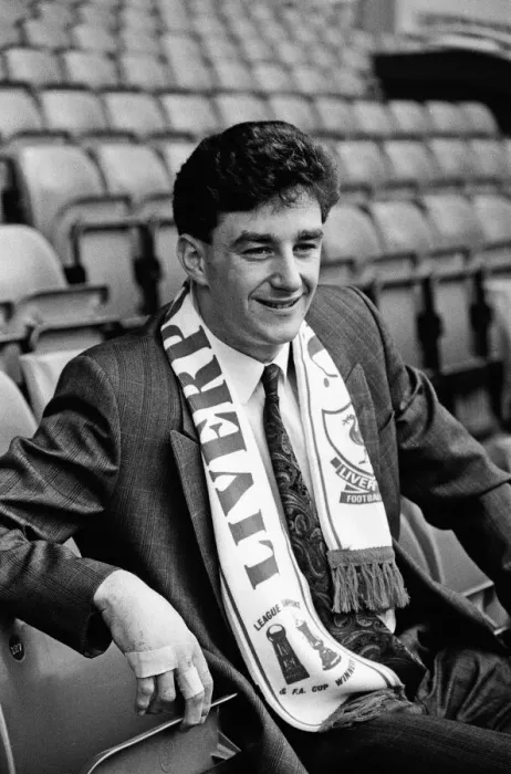 Framed Print : John Aldridge signs for Liverpool F. C. at Anfield. 26th January 1987 Framed Print : John Aldridge signs for Liverpool F. C. at Anfield. 26th January 1987