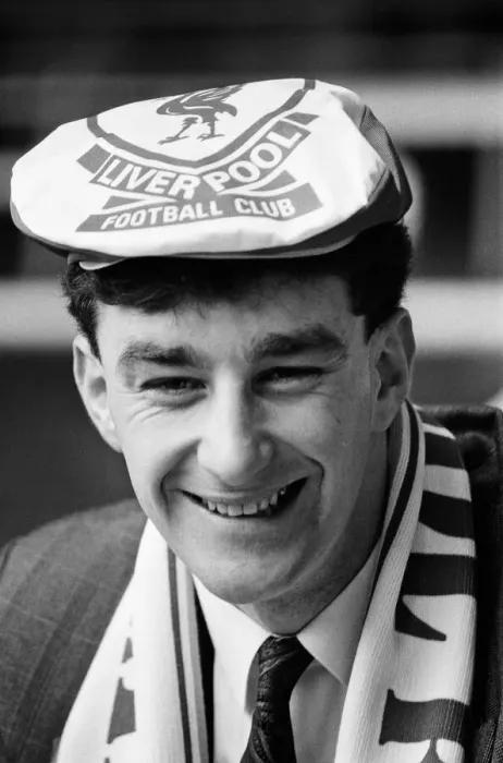 Framed Print : John Aldridge signs for Liverpool F. C. at Anfield. 26th January 1987 Framed Print : John Aldridge signs for Liverpool F. C. at Anfield. 26th January 1987