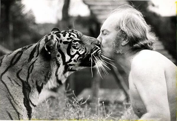 JOHN ASPINALL KISSING TIGER SEPTEMBER 1980