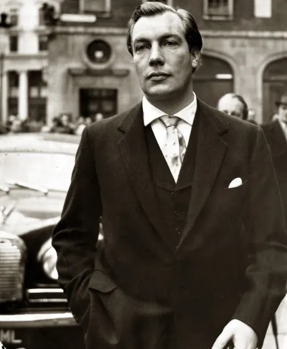 Framed Print : John Aspinall outside Bow Street Magistrates Court after appeaaring on a summons realting