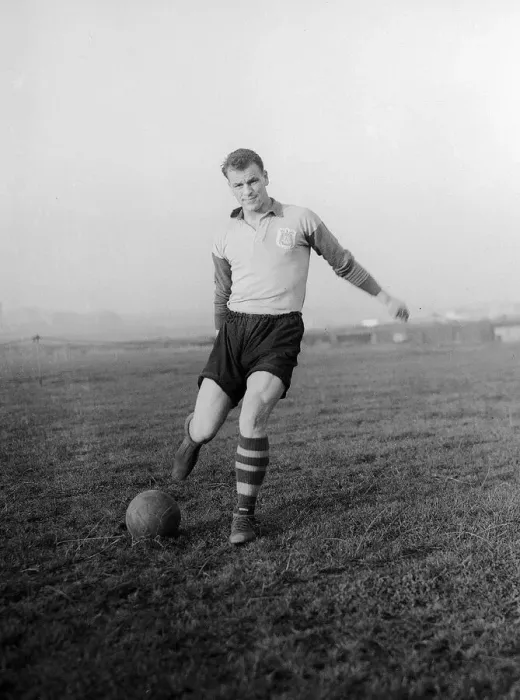 Framed Print : John Charles of Leeds United training, September 1950 Framed Print : John Charles of Leeds United training, September 1950