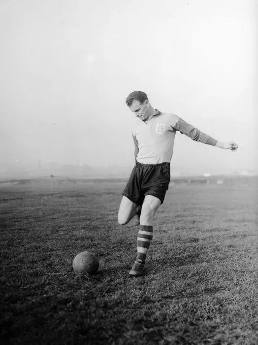 Framed Print : John Charles of Leeds United training, September 1950 Framed Print : John Charles of Leeds United training, September 1950