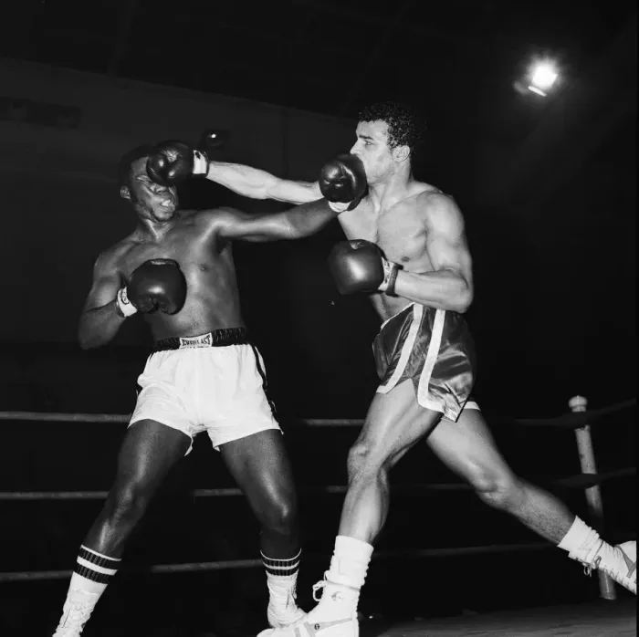 Framed Print : John Conteh vs Dave Matthews, non title fight at the Ice Stadium, Nottingham, England Framed Print : John Conteh vs Dave Matthews, non title fight at the Ice Stadium, Nottingham, England
