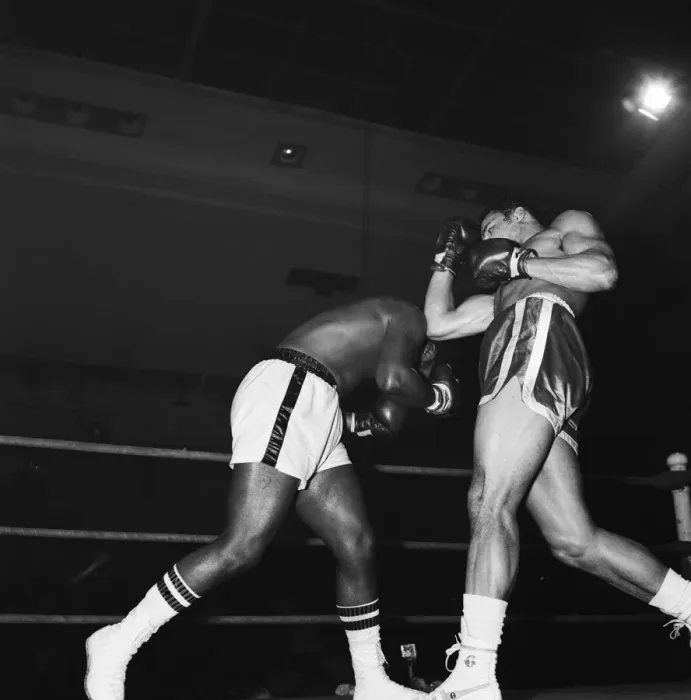 Framed Print : John Conteh vs Dave Matthews, non title fight at the Ice Stadium, Nottingham, England Framed Print : John Conteh vs Dave Matthews, non title fight at the Ice Stadium, Nottingham, England