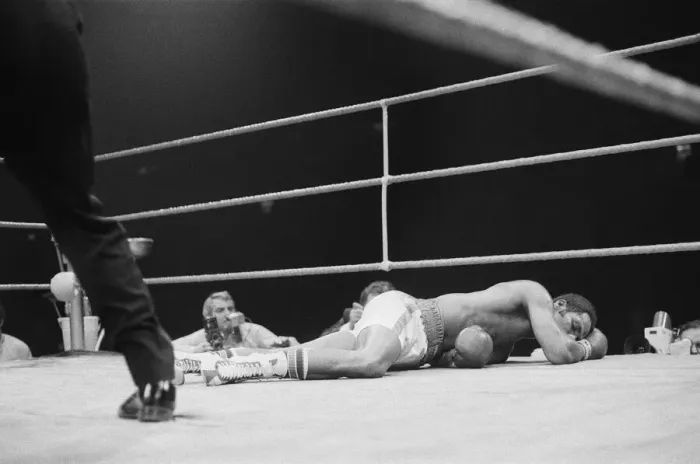 Framed Print : John Conteh vs Leonardo Rodgers, non title Light Heavy-Weight fight at the Empire Pool Framed Print : John Conteh vs Leonardo Rodgers, non title Light Heavy-Weight fight at the Empire Pool