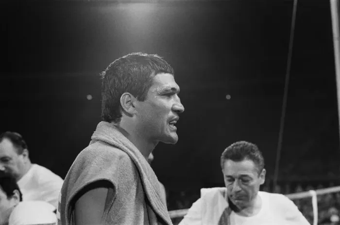 Framed Print : John Conteh vs Mate Parlov. WBC light-heavyweight title bout at Red Star Stadium Framed Print : John Conteh vs Mate Parlov. WBC light-heavyweight title bout at Red Star Stadium