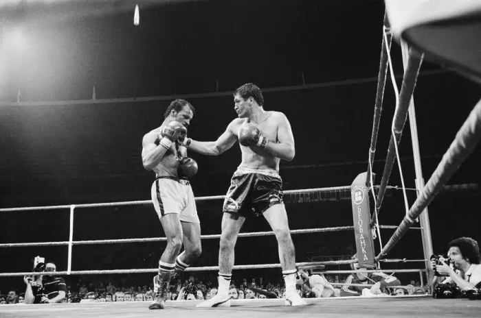 Framed Print : John Conteh vs Mate Parlov. WBC light-heavyweight title bout at Red Star Stadium Framed Print : John Conteh vs Mate Parlov. WBC light-heavyweight title bout at Red Star Stadium