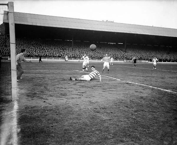 John Divers Misses a cross from the wing ST. Mirren v Celtic 23rd January 1960