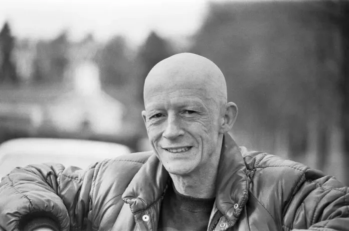 Framed Print : John Hurt filming near Lambourn, West Berkshire. He is filming Framed Print : John Hurt filming near Lambourn, West Berkshire. He is filming