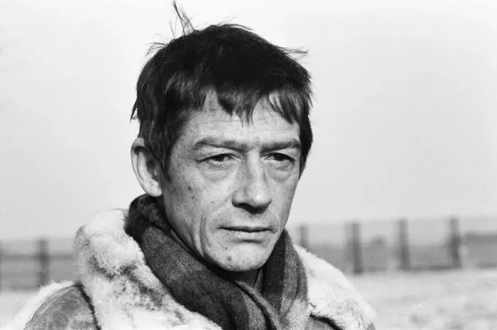 Framed Print : John Hurt, pictured in Germany in 1982. John is in Germany to film Night Crossing Framed Print : John Hurt, pictured in Germany in 1982. John is in Germany to film Night Crossing