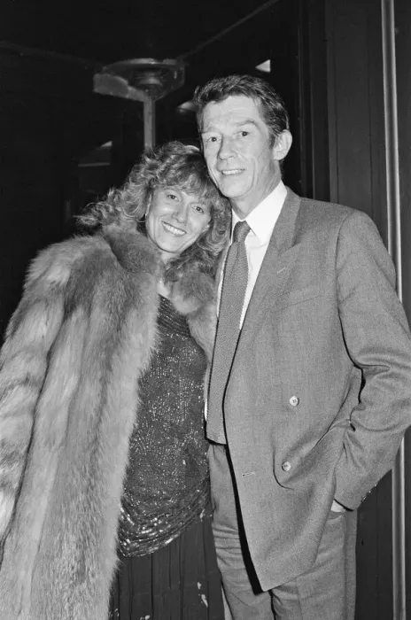 Framed Print : John Hurt, with his wife Donna Peacock leave The Dorchester Hotel Framed Print : John Hurt, with his wife Donna Peacock leave The Dorchester Hotel