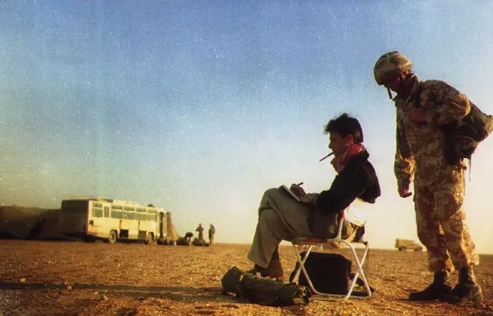 Framed Print : John Kean Official British war artist sketching in the desert on the Saudi border Framed Print : John Kean Official British war artist sketching in the desert on the Saudi border
