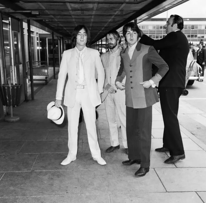 Framed Print : John Lennon, Beatles associate Alexis Mardas (aka Magic Alex), Paul McCartney Framed Print : John Lennon, Beatles associate Alexis Mardas (aka Magic Alex), Paul McCartney