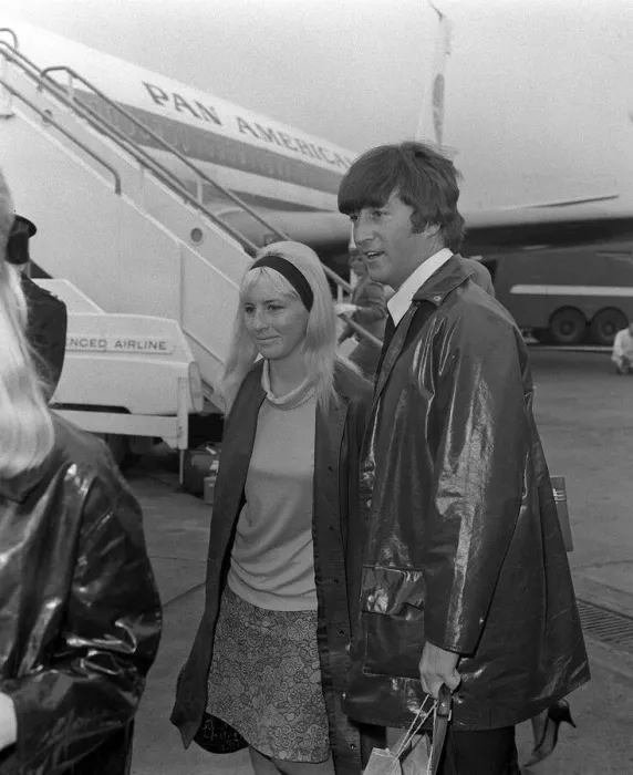 Framed Print : John Lennon and girlfriend Cynthia at Heathrow Airport 26 May 1964