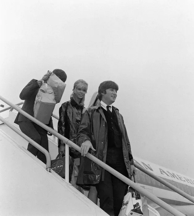 Framed Print : John Lennon, Patti Boyd and George Harrison 26 May 1964 at Heathrow Airport Framed Print : John Lennon, Patti Boyd and George Harrison 26 May 1964 at Heathrow Airport