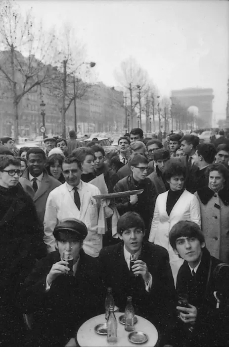 Framed Print : John Lennon, Paul MCCartney and George Harrison on the Champs Elysees before Ringo Framed Print : John Lennon, Paul MCCartney and George Harrison on the Champs Elysees before Ringo